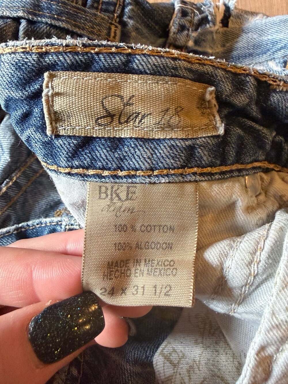 BKE Stella Distressed Denim Shorts - Picture 4 of 7